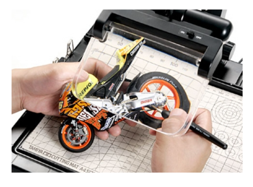 Tamiya's Tools-Work Station With Magnifying Lens #74064